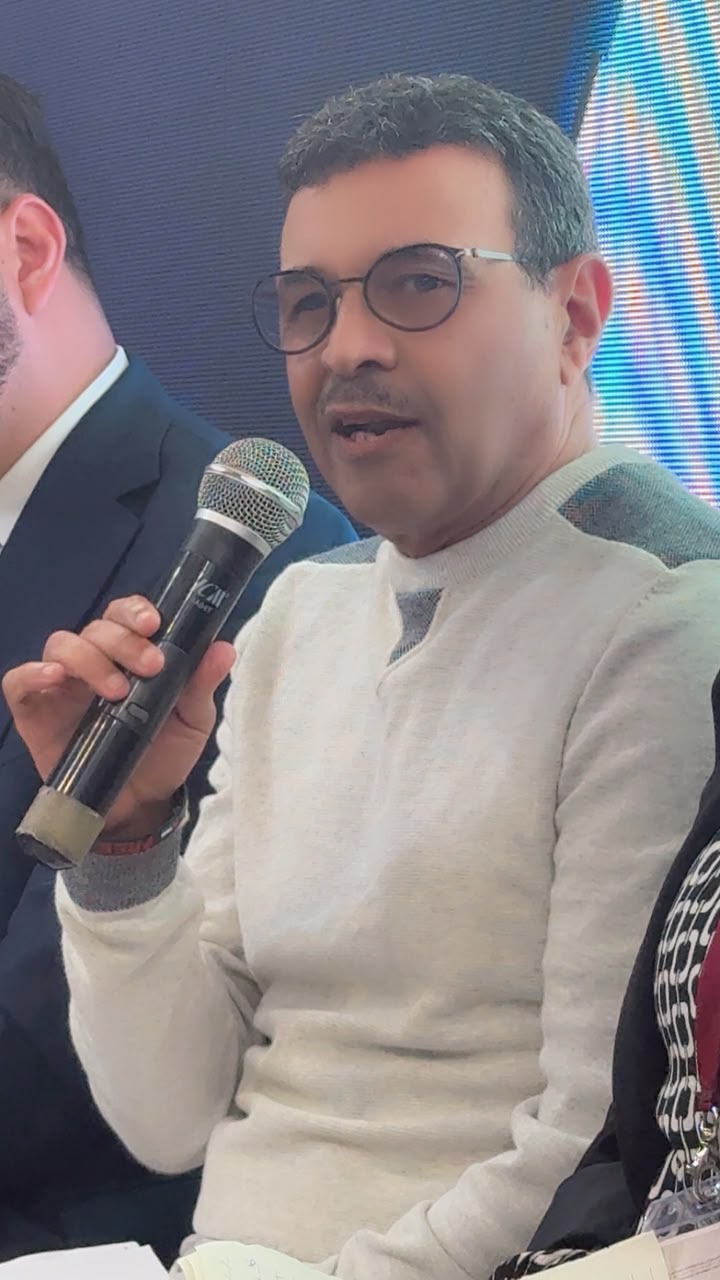 Mohamed El Aouni s'exprimant lors d'une rencontre publique.