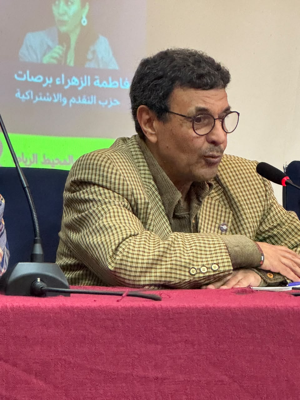 محمد العوني خلال مداخلة في لقاء عمومي.